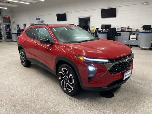 New 2026 Chevrolet Trax RS w/ Sunroof Package FWD image 3