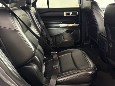 Used 2024 Ford Explorer XLT AWD/4WD image 17