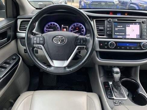 Used 2018 Toyota Highlander XLE image 16