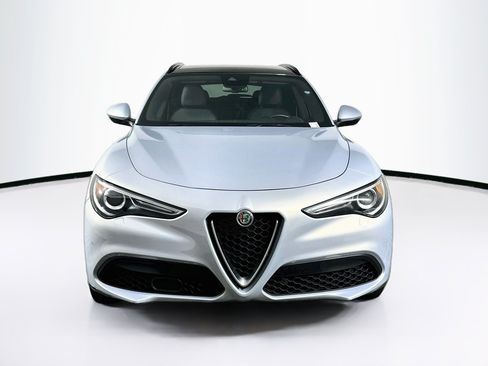 Used 2023 Alfa Romeo Stelvio Ti AWD/4WD image 2