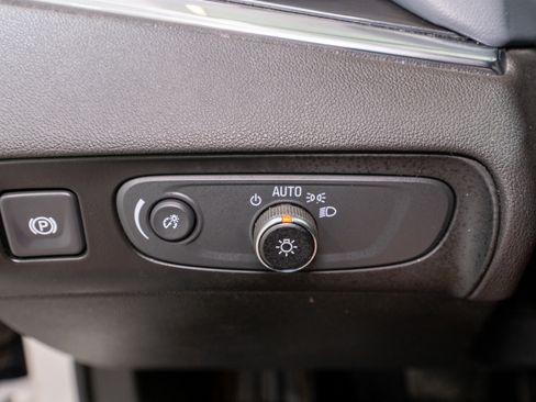 Used 2020 Buick Enclave Essence w/ Sound and Sites Package image 31