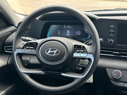 Used 2025 Hyundai Elantra SE image 23