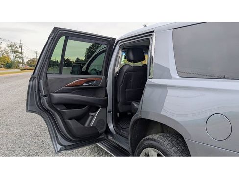 Used 2019 Cadillac Escalade Luxury image 10