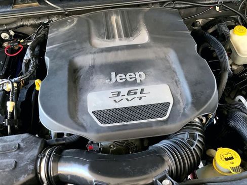 Used 2012 Jeep Wrangler Unlimited Sport w/ Trailer Tow Group image 31