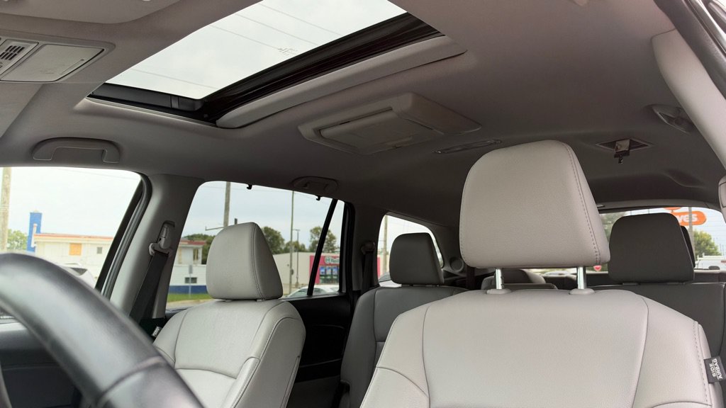 Used 2018 Honda Pilot Touring image 11