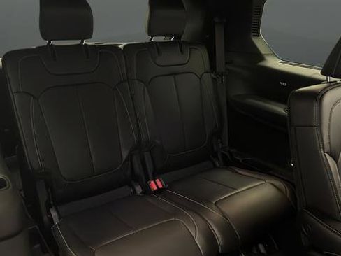 Used 2024 Jeep Grand Cherokee L Limited w/ Black Appearance Package image 33