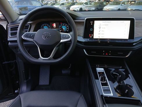 New 2026 Volkswagen Atlas SE FWD image 13