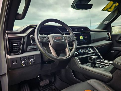 Used 2024 GMC Sierra 1500 AT4 w/ Technology Package AWD/4WD image 17