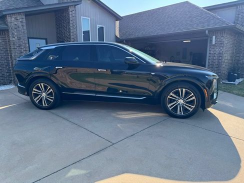Used 2024 Cadillac Lyriq Luxury w/ LPO, Floor Liner Package AWD/4WD image 2