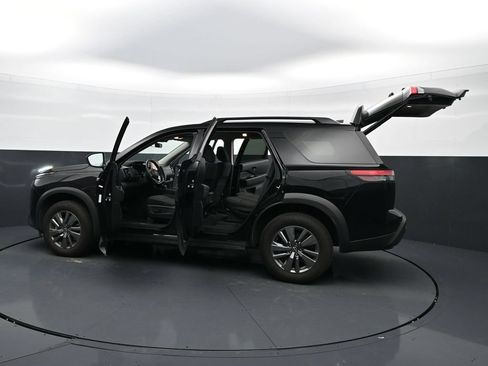 Used 2025 Nissan Pathfinder SV FWD image 43