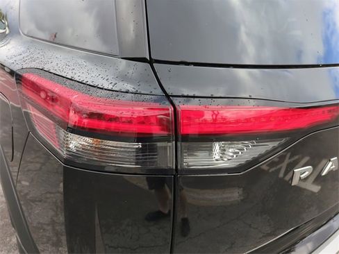 New 2025 Nissan Pathfinder SL image 13