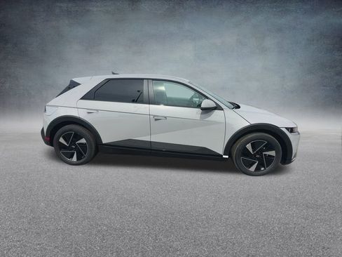 New 2025 Hyundai Ioniq 5 SE image 24