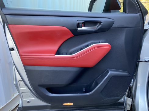 Used 2023 Toyota Highlander XSE image 15