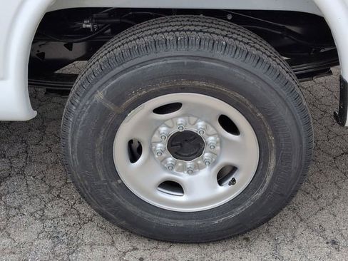 New 2026 Chevrolet Express 2500 w/ Driver Convenience Package RWD image 31