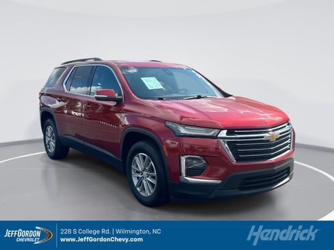Used 2022 Chevrolet Traverse LT FWD image 1