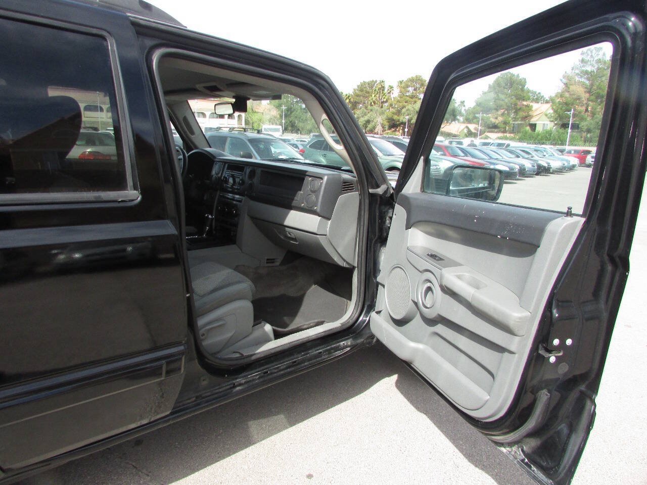 Used 2007 Jeep Commander Sport RWD image 10