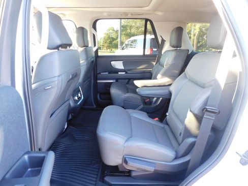 New 2025 Ford Expedition Active image 14