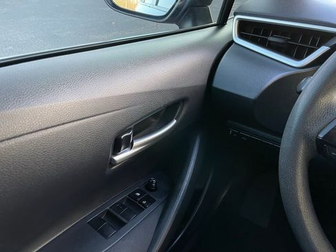 Used 2020 Toyota Corolla LE image 23