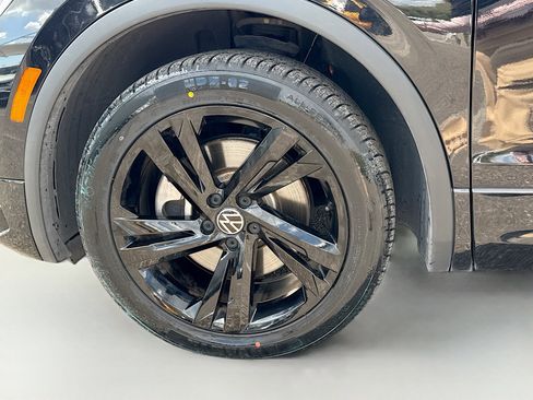 Used 2023 Volkswagen Tiguan SE R-Line image 39