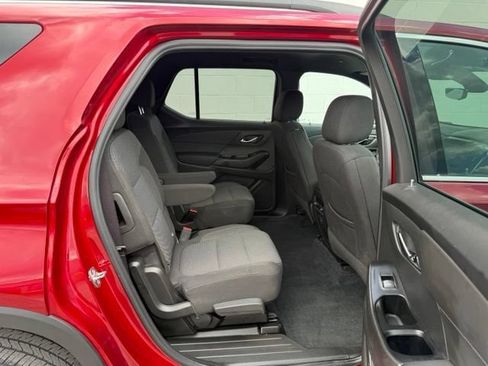 Used 2023 Chevrolet Traverse LT FWD image 13