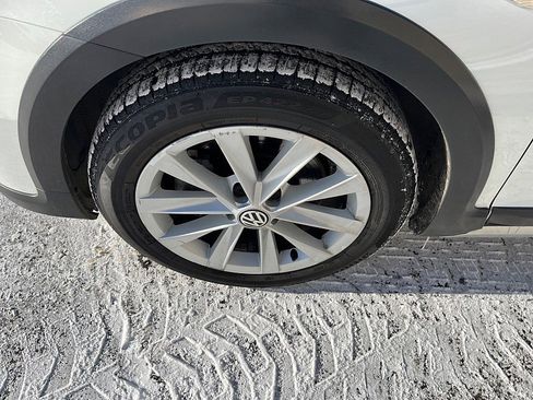 Used 2017 Volkswagen Golf Alltrack S image 11