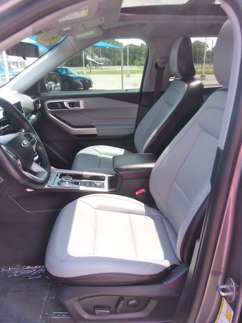 Used 2021 Ford Explorer XLT w/ Equipment Group 202A AWD/4WD image 25