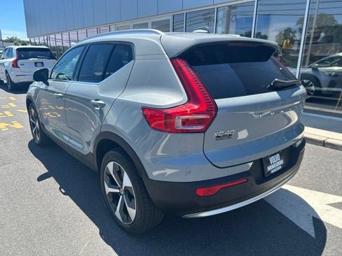 Used 2025 Volvo XC40 B5 Plus AWD/4WD image 3