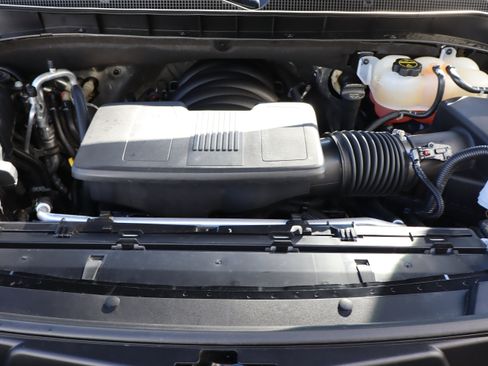 Certified 2025 Chevrolet Suburban Z71 w/ Sun And Tow Package image 44