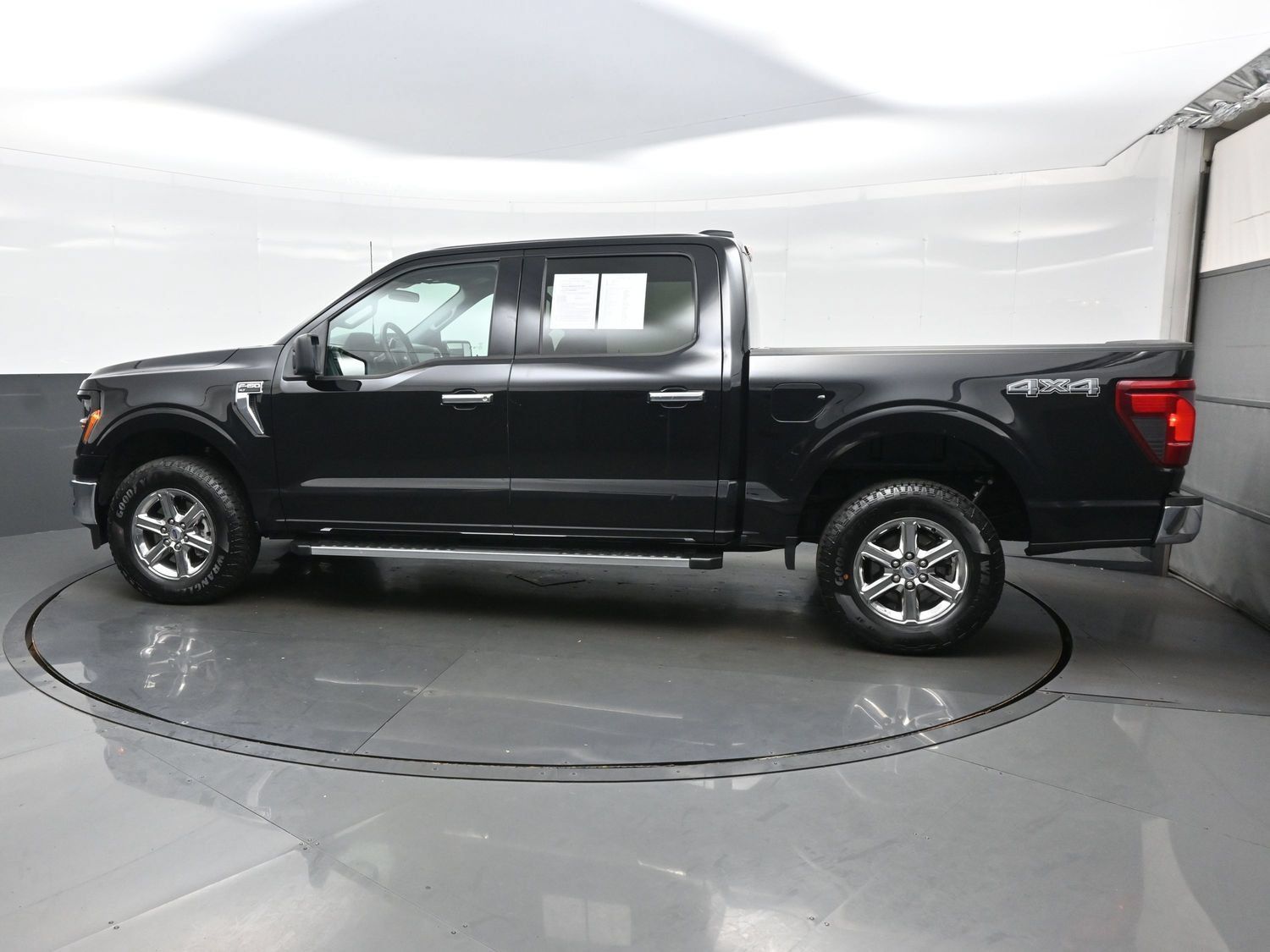 Used 2025 Ford F150 XLT w/ Equipment Group 301A Standard AWD/4WD image 3