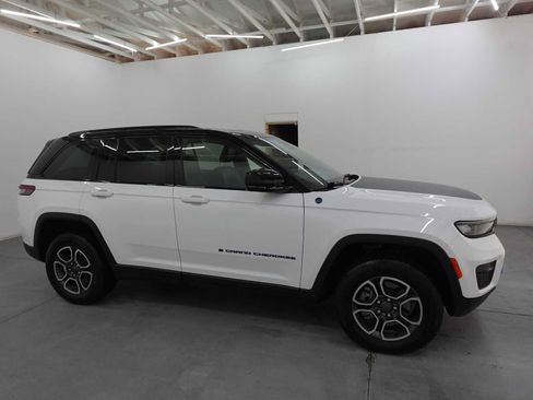 Used 2023 Jeep Grand Cherokee Trailhawk w/ Luxury Tech Group III AWD/4WD image 4