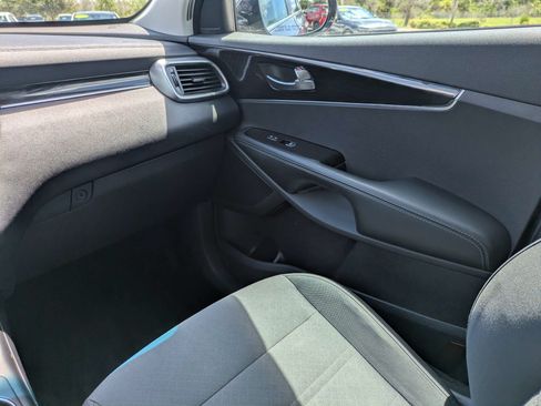 Used 2020 Kia Sorento LX FWD image 19