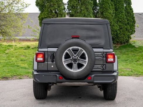 Used 2019 Jeep Wrangler Unlimited Sahara AWD/4WD image 7