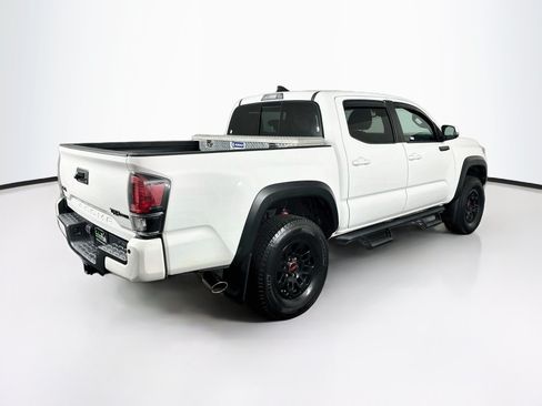 Used 2018 Toyota Tacoma TRD Pro AWD/4WD image 9