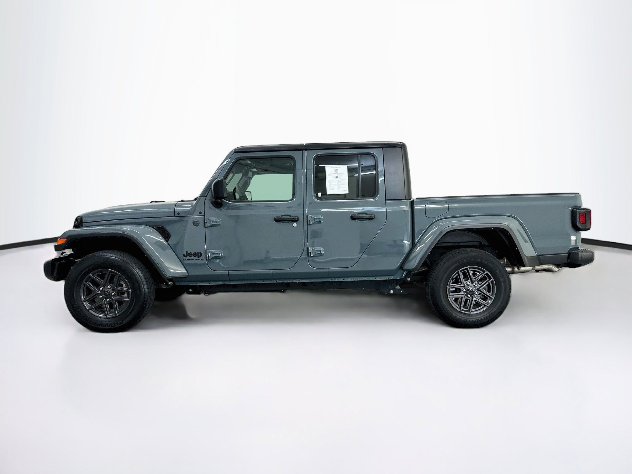 Used 2024 Jeep Gladiator Sport AWD/4WD image 4