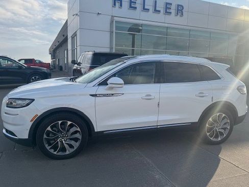 Used 2021 Lincoln Nautilus Reserve w/ Equipment Group 201A image 3