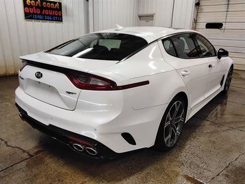 Used 2018 Kia Stinger GT1 RWD image 3