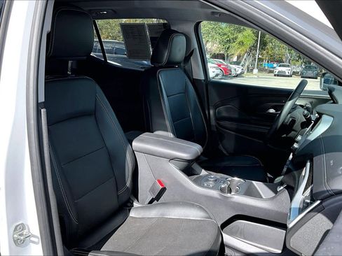 Used 2022 GMC Terrain SLT w/ Tech Package image 9