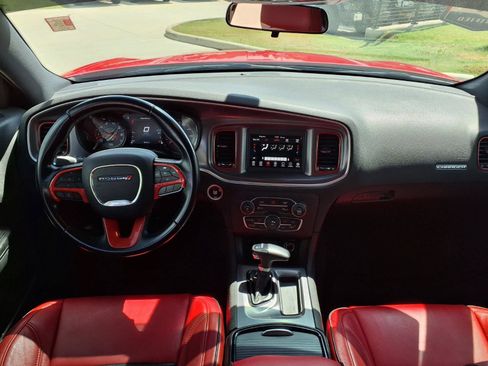 Used 2020 Dodge Charger SXT w/ Blacktop Package RWD image 9