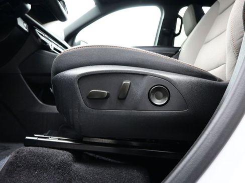Used 2025 Chevrolet Traverse LT AWD/4WD image 13