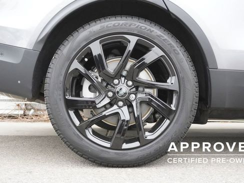 Used 2025 Land Rover Discovery S AWD/4WD image 32
