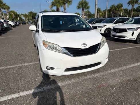 Used 2012 Toyota Sienna LE FWD image 5
