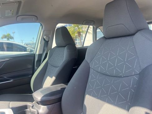 Certified 2021 Toyota RAV4 XLE FWD image 5