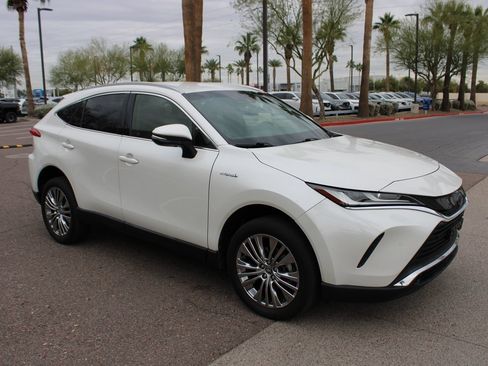 Used 2021 Toyota Venza XLE image 7