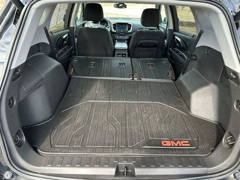 Used 2023 GMC Terrain SLE w/ Driver Convenience Package FWD image 14