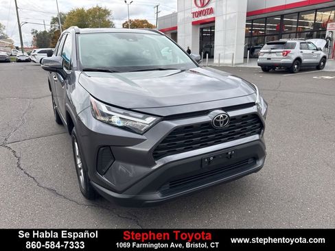 Used 2022 Toyota RAV4 XLE image 1