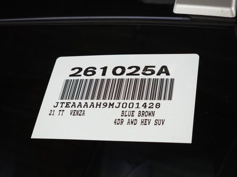 Used 2021 Toyota Venza XLE w/ Softex Package AWD/4WD image 32