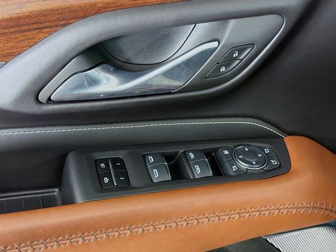 Used 2024 GMC Yukon Denali Ultimate AWD/4WD image 18