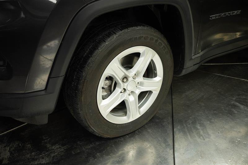 Used 2023 Jeep Compass Sport AWD/4WD image 4