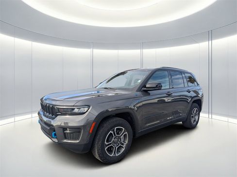 Used 2024 Jeep Grand Cherokee Trailhawk w/ Luxury Tech Group III image 8