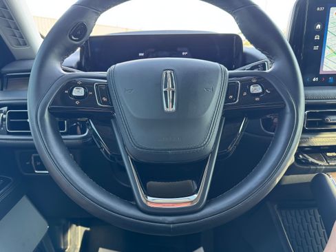 Used 2025 Lincoln Aviator Reserve w/ Luxury Package RWD image 18